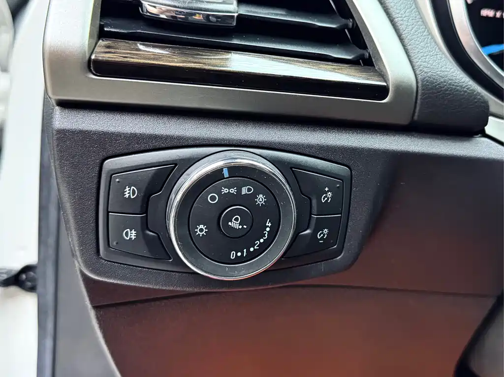Ford Mondeo 2015 — фото 12