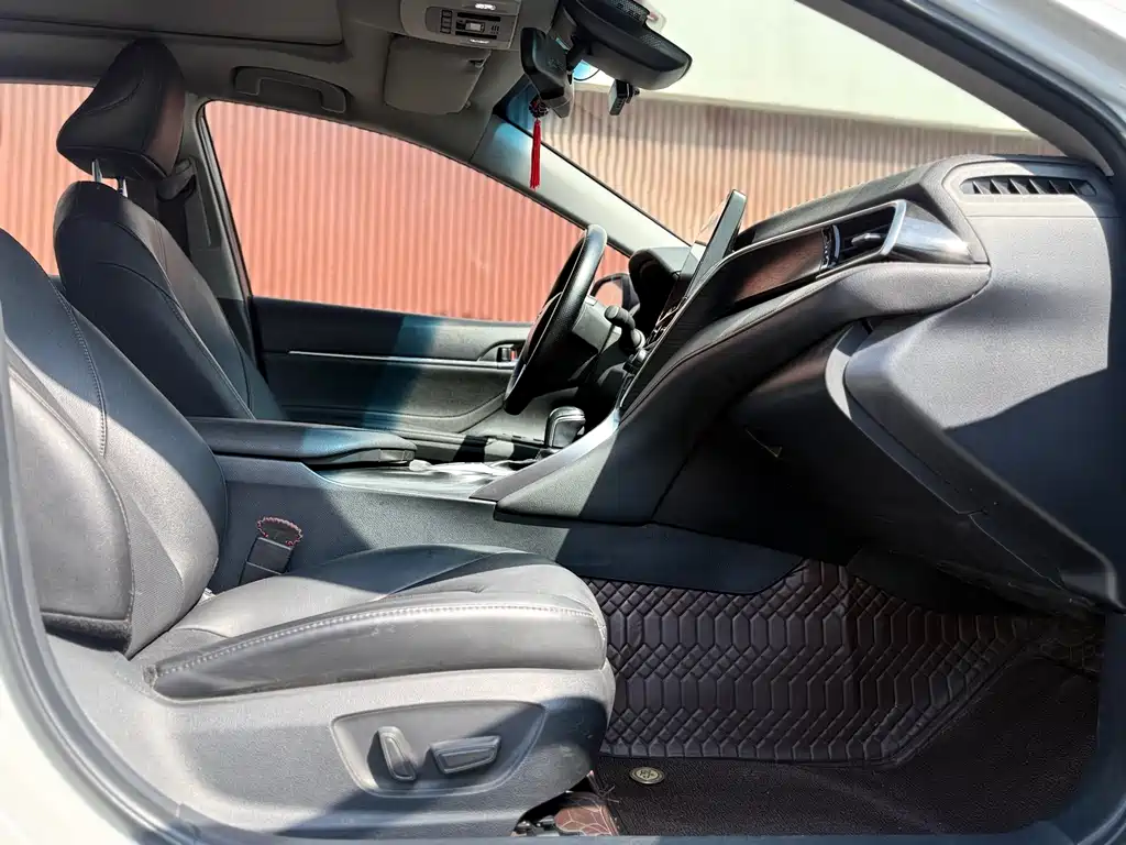 Toyota Camry 2022 — фото 10