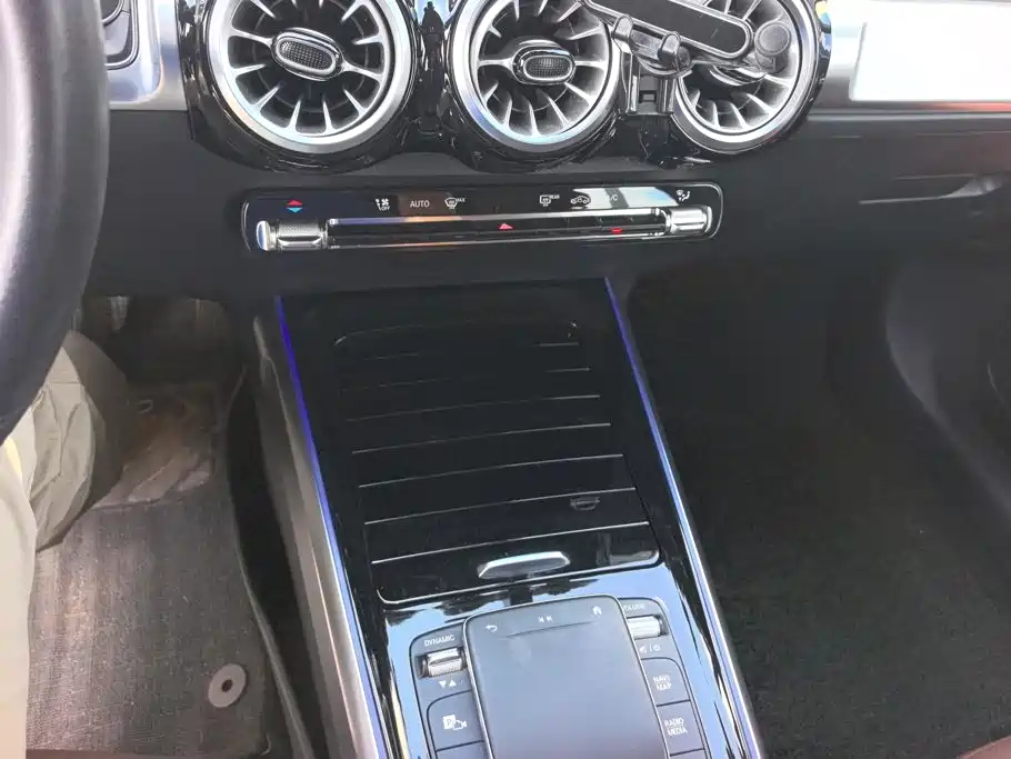 Mercedes-Benz GLB 2023 — фото 16