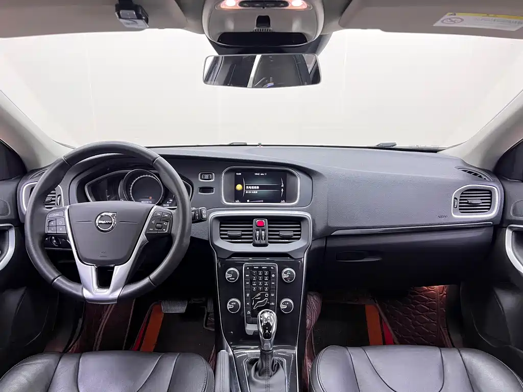 Volvo V40 2018 — фото 13