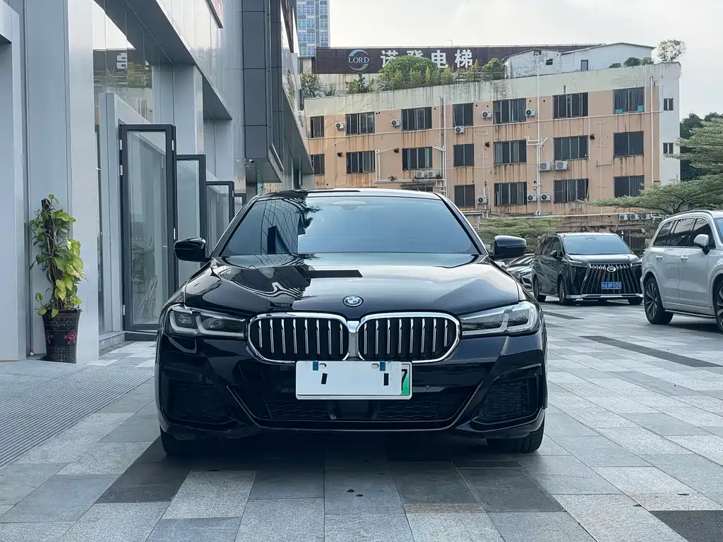 BMW 5 Series New Energy 2023 — фото 19