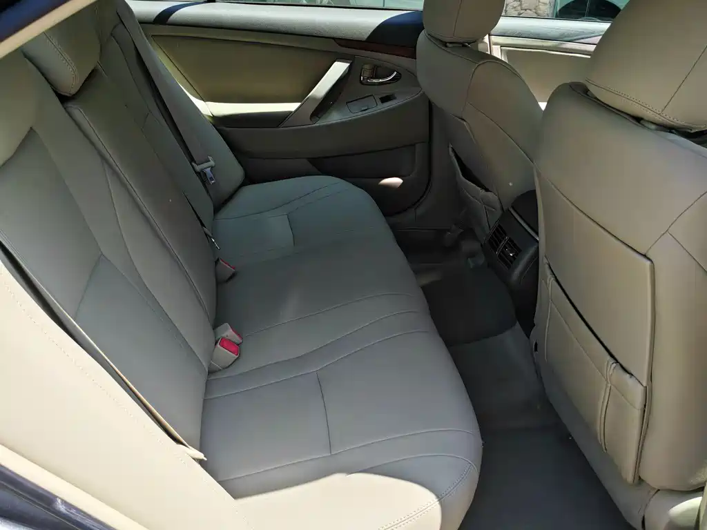Toyota Camry 2010 — фото 6