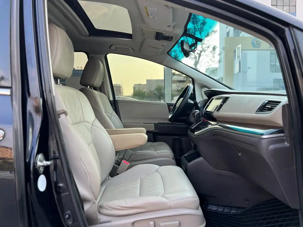 Honda Odyssey 2015 — фото 14