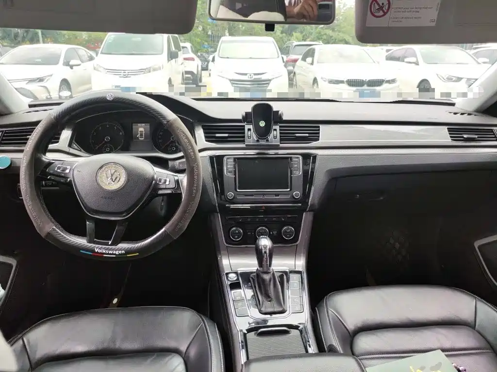 Volkswagen Passat 2018 — фото 10