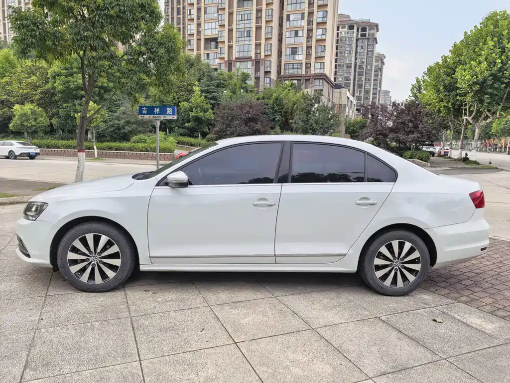 Volkswagen Sagitar 2019