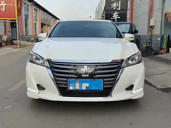 Toyota Crown 2015