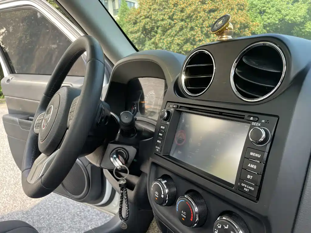 Jeep Freelancer 2014 — фото 14