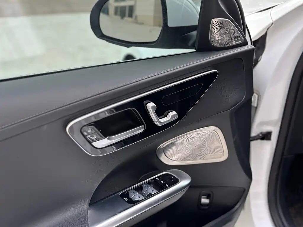 Mercedes-Benz C-Class 2023 — фото 6