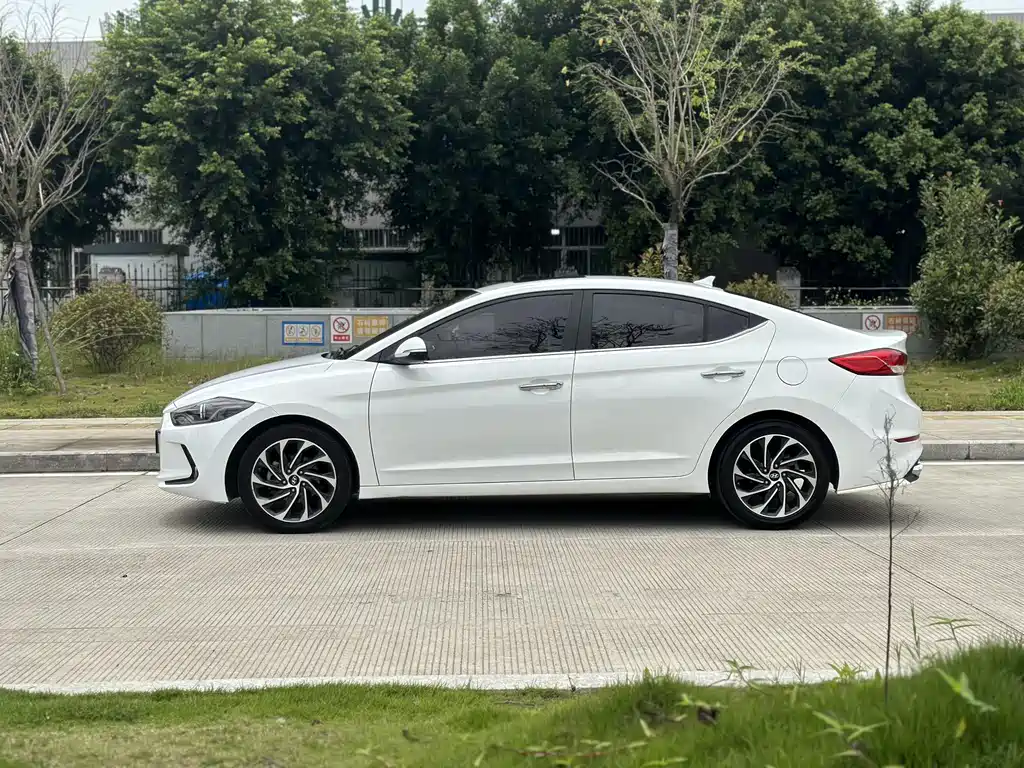 Hyundai Elantra 2019 — фото 5
