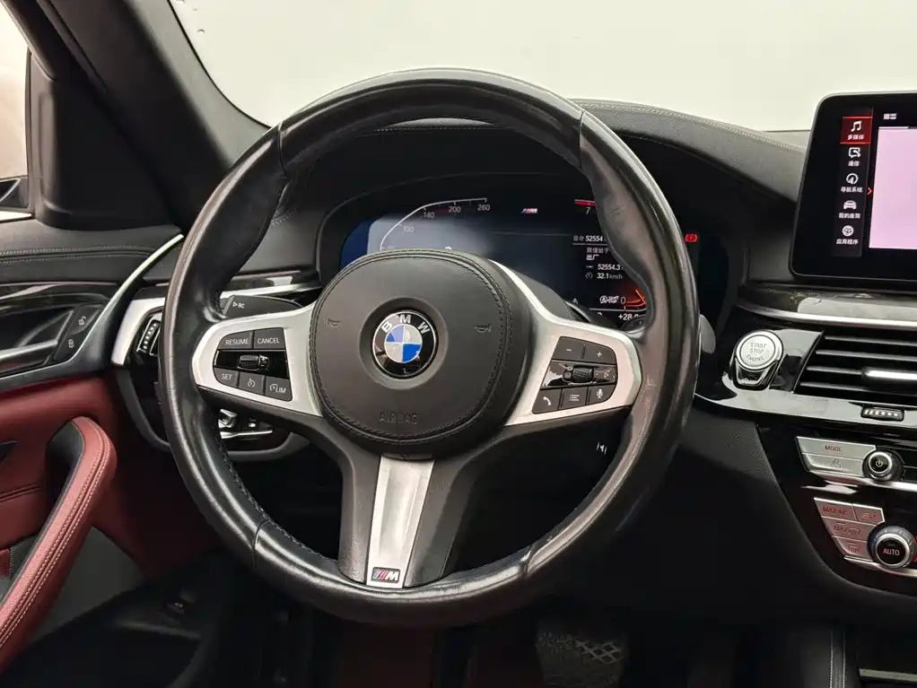 BMW 5 Series 2021 — фото 12