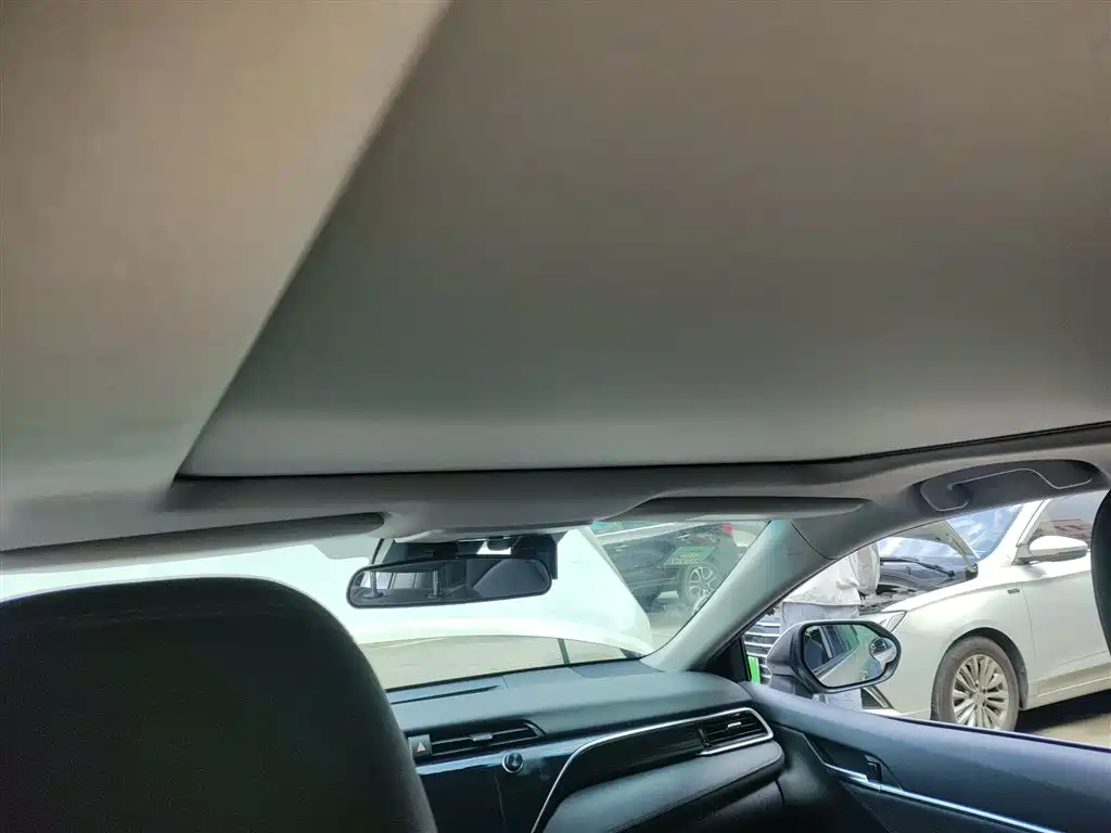 Toyota Camry 2019 — фото 18