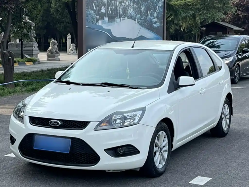 Ford Focus 2014 — фото 1