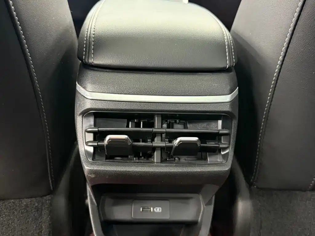Geely Emgrand 2022 — фото 16