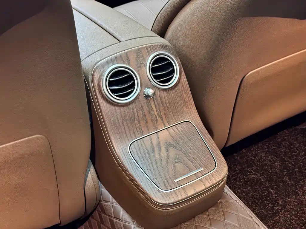 Mercedes-Benz E-Class 2023 — фото 16