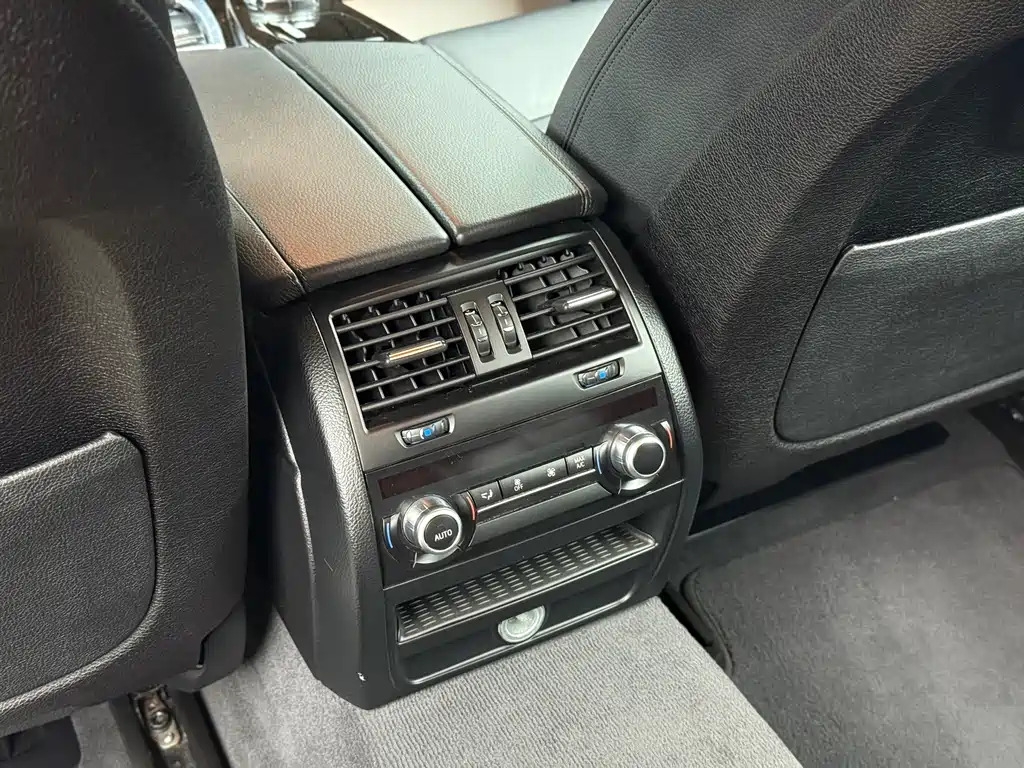 BMW 5 Series 2015 — фото 14