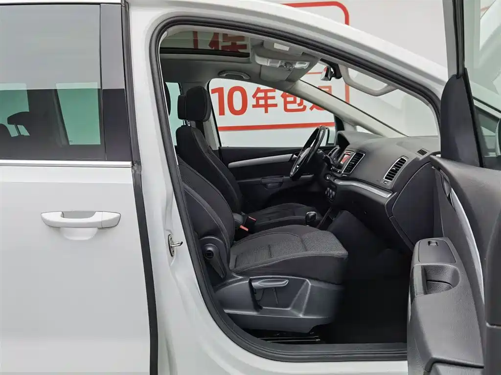 Volkswagen Sharan 2017 — фото 23