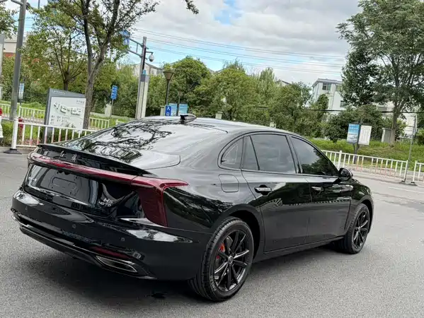 Hongqi H5 2025