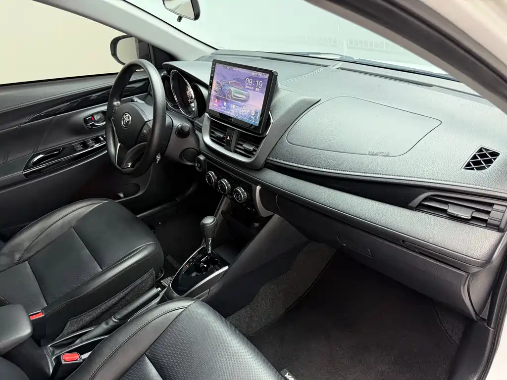 Toyota Yaris L 2022 — фото 10