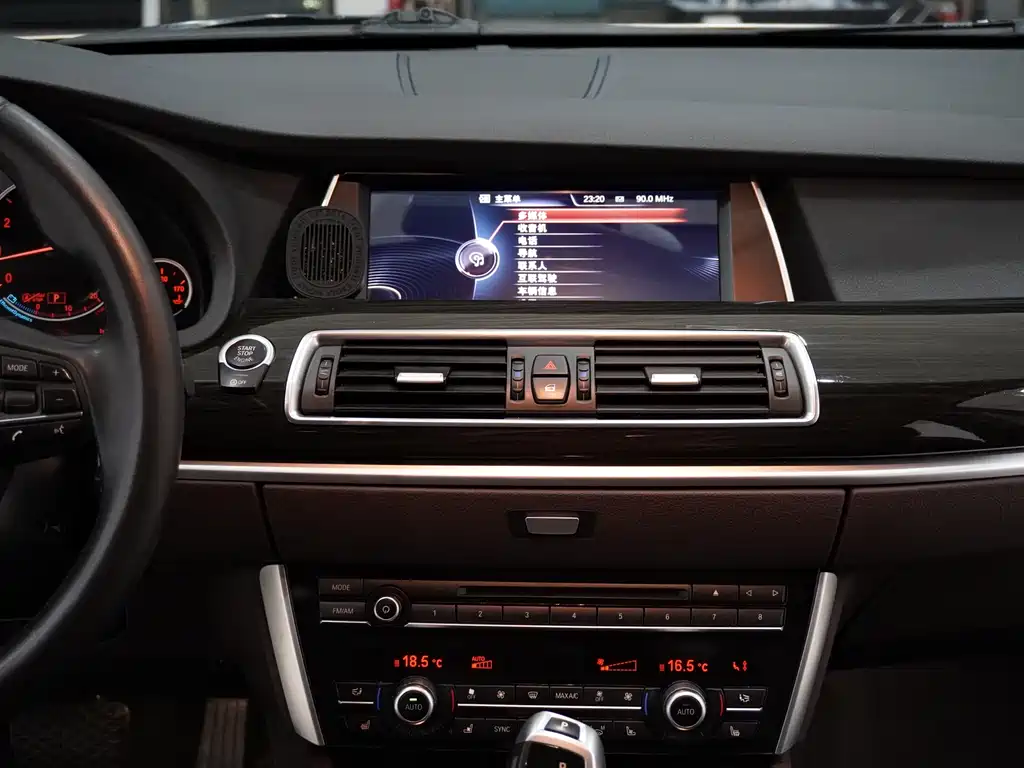 BMW 5 Series GT 2014 — фото 14