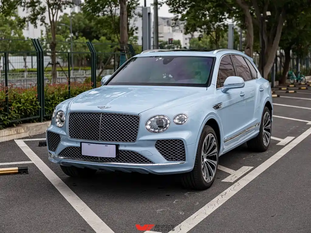 Bentley Bentayga 2023 — фото 1
