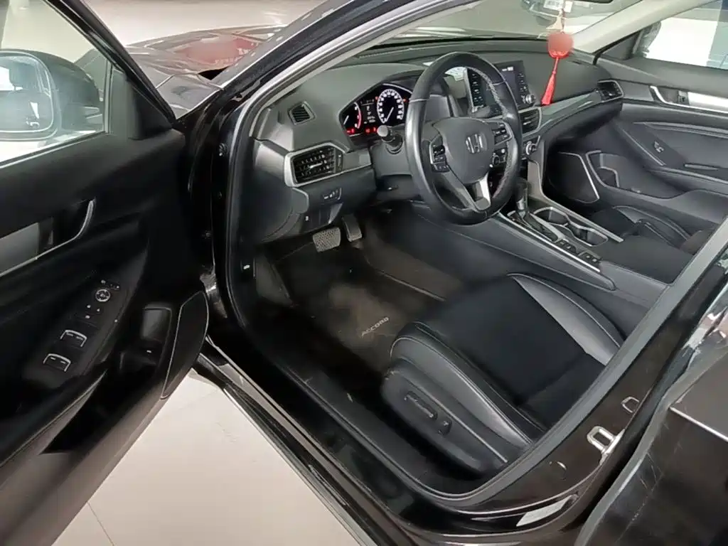 Honda Accord 2019 — фото 16
