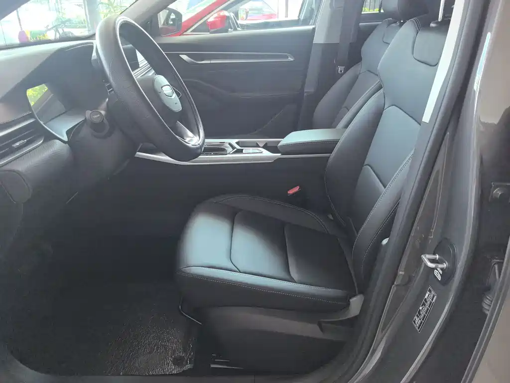 Geely Emgrand 2025