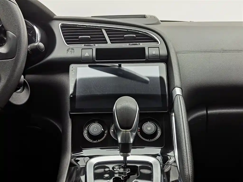 Peugeot 3008 2015 — фото 12