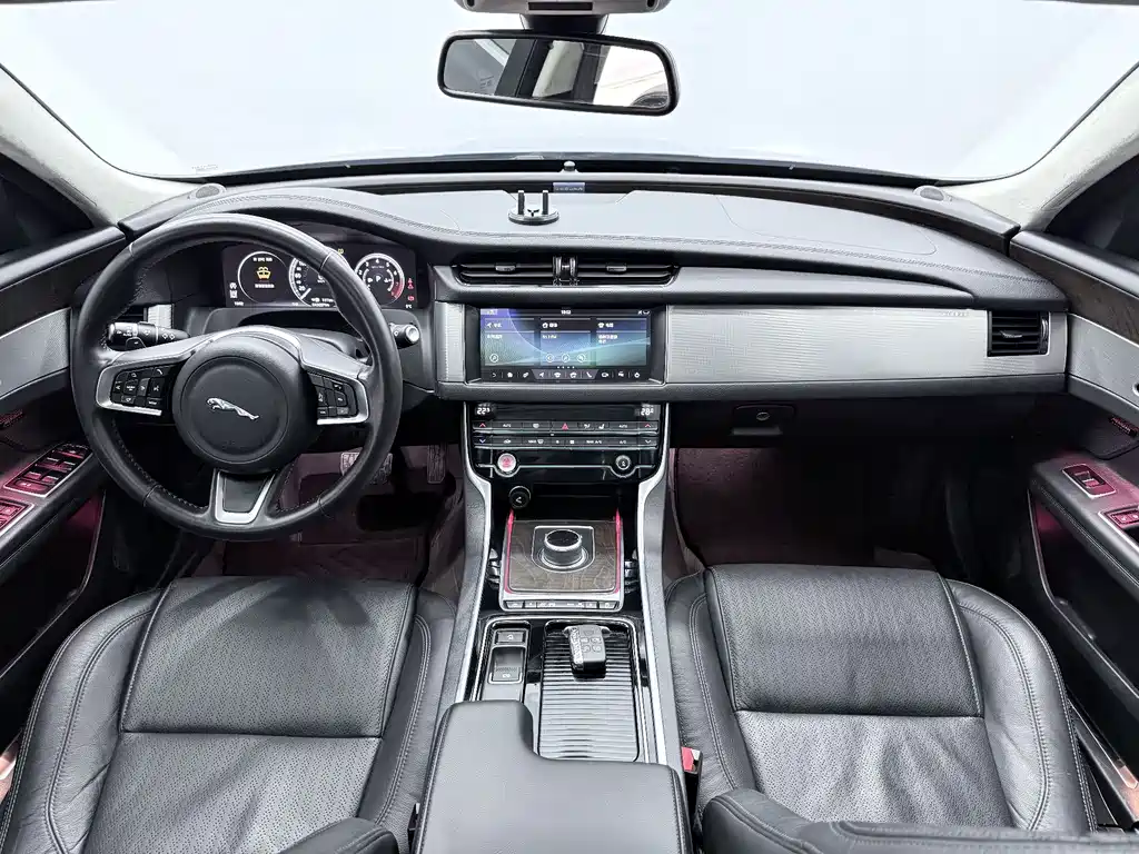 Jaguar XFL 2021