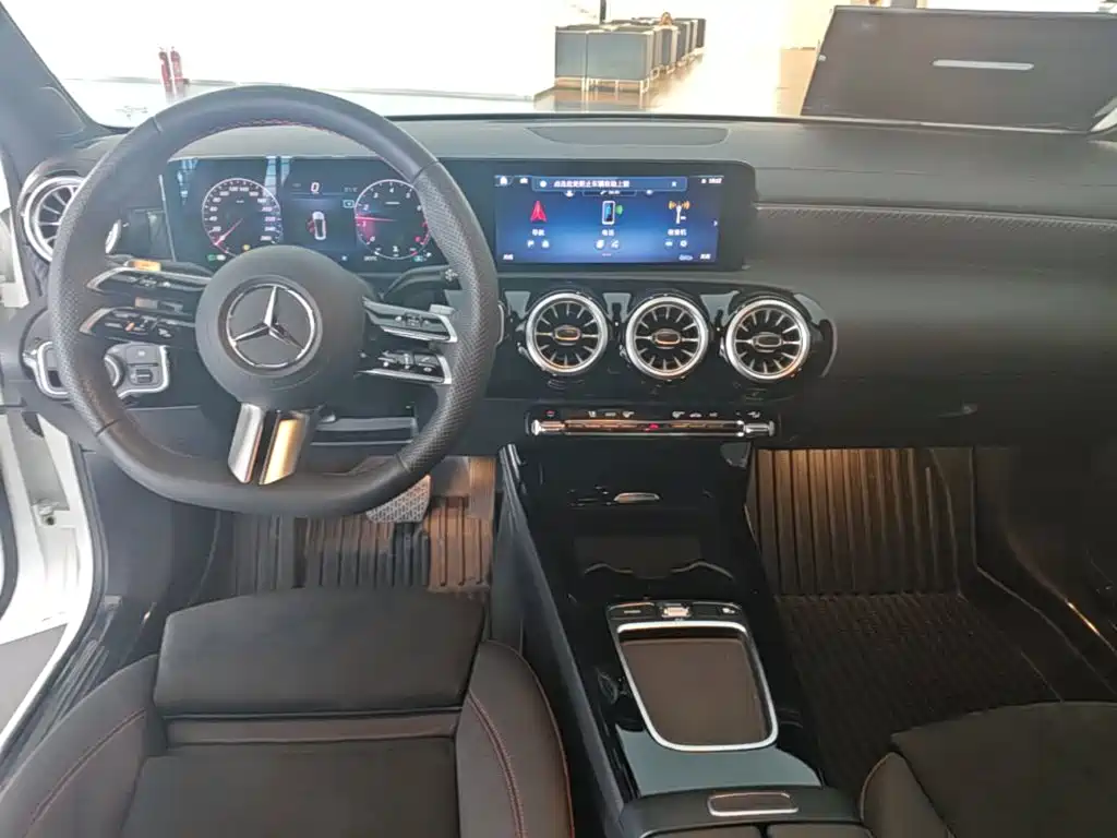 Mercedes-Benz A-Class 2025 — фото 10