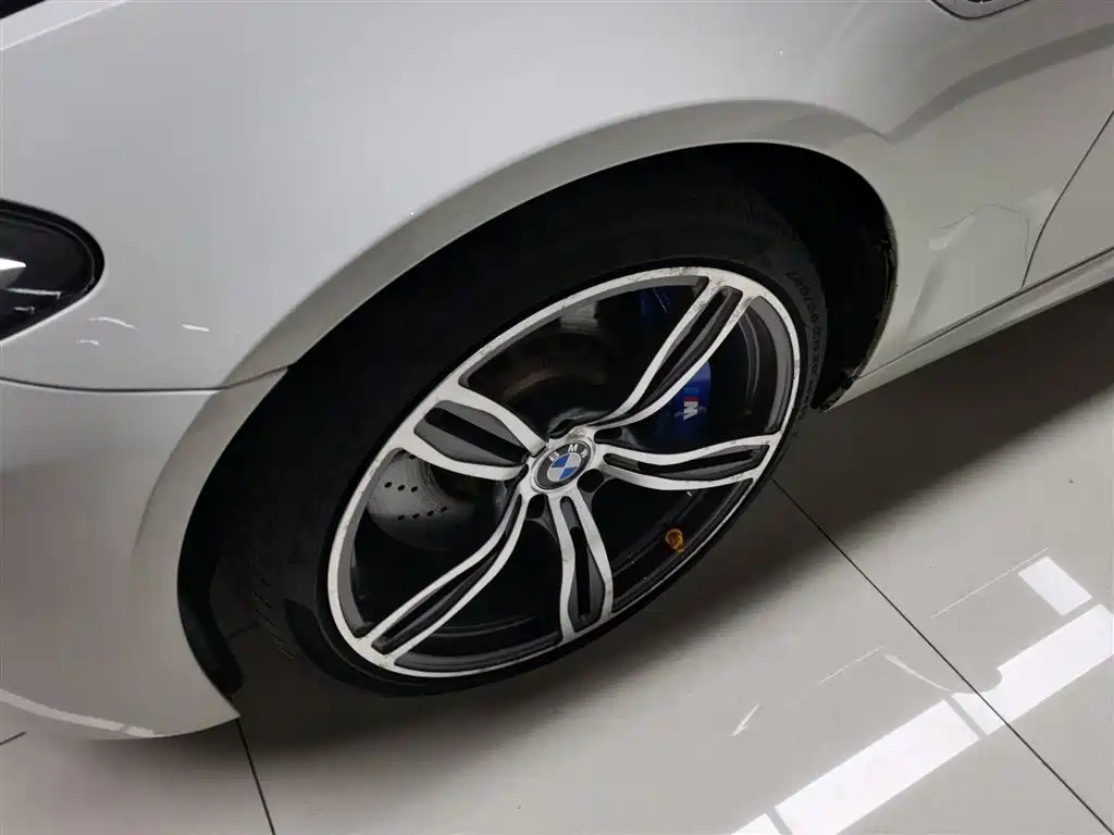 BMW 5 Series 2015 — фото 25