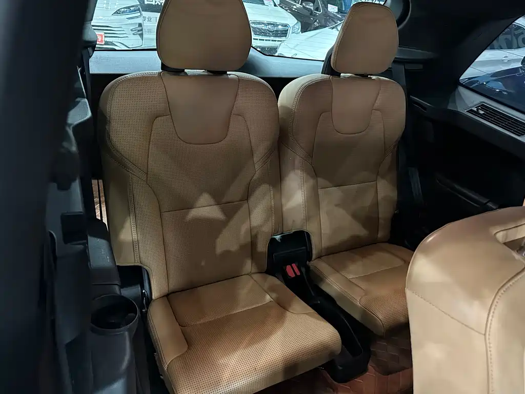 Volvo XC90 PHEV 2018 — фото 9