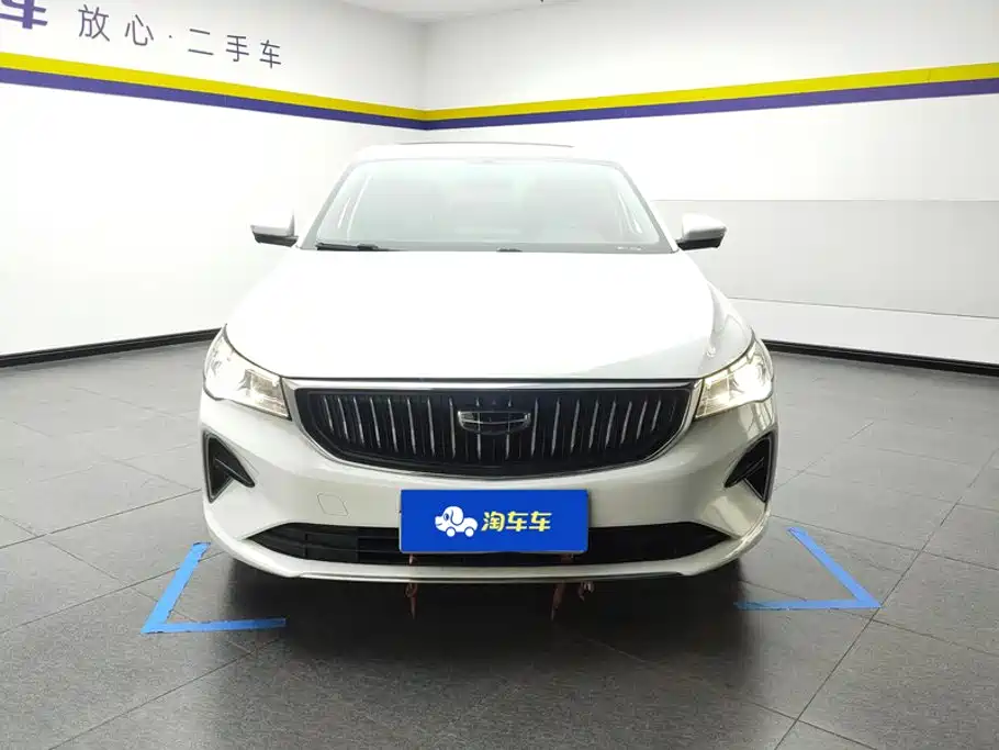 Geely Emgrand 2022
