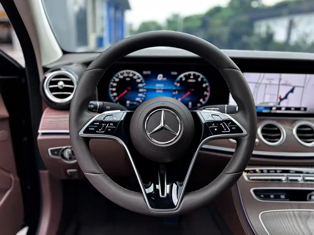 Mercedes-Benz E-Class 2023 — фото 17