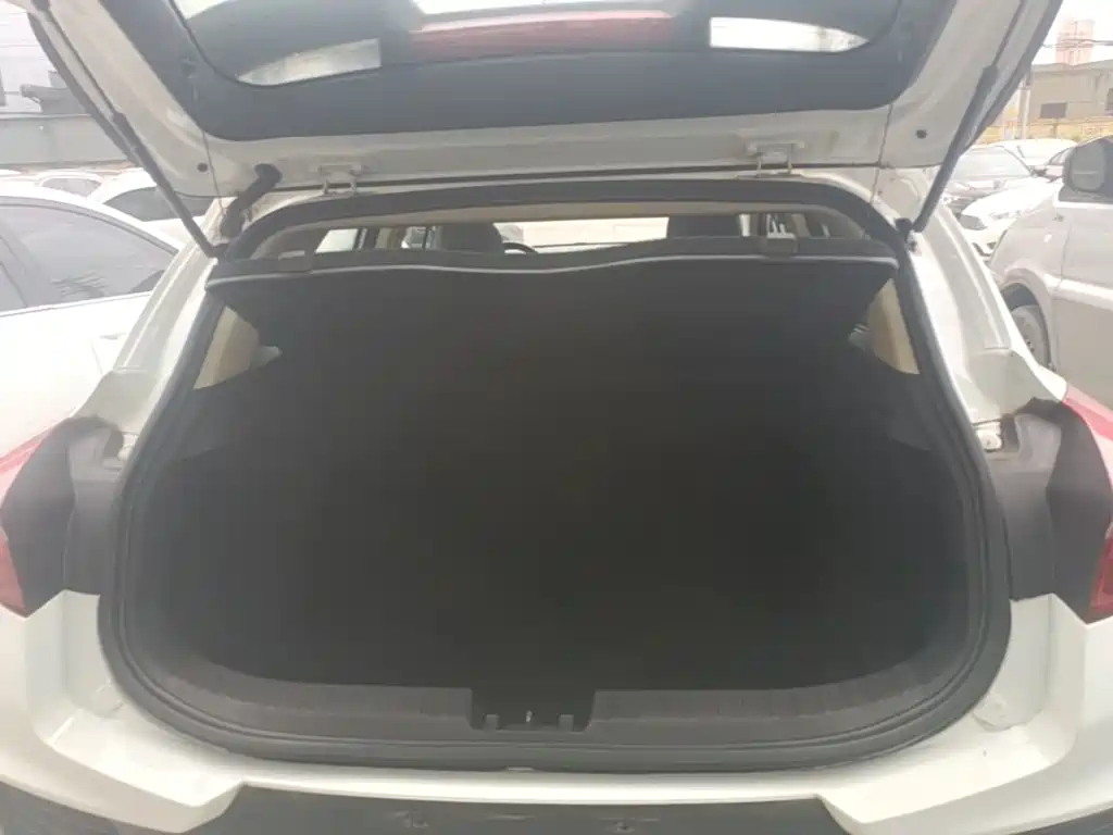 Geely Emgrand GS 2018 — фото 19
