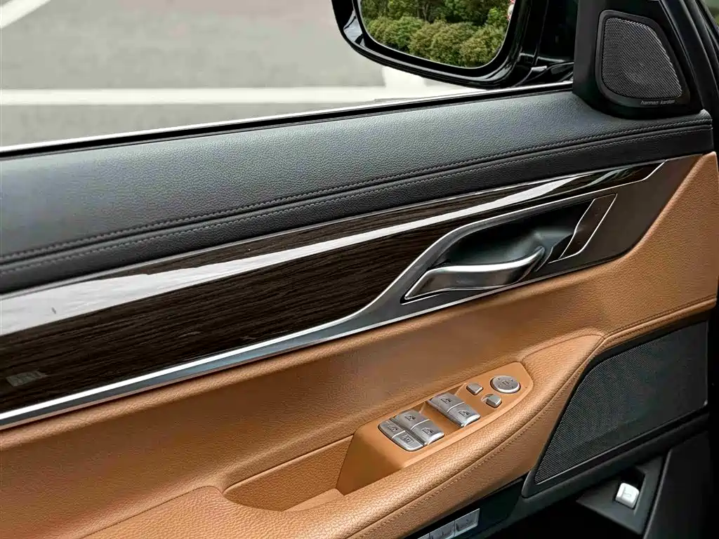 BMW 7 Series 2016 — фото 18
