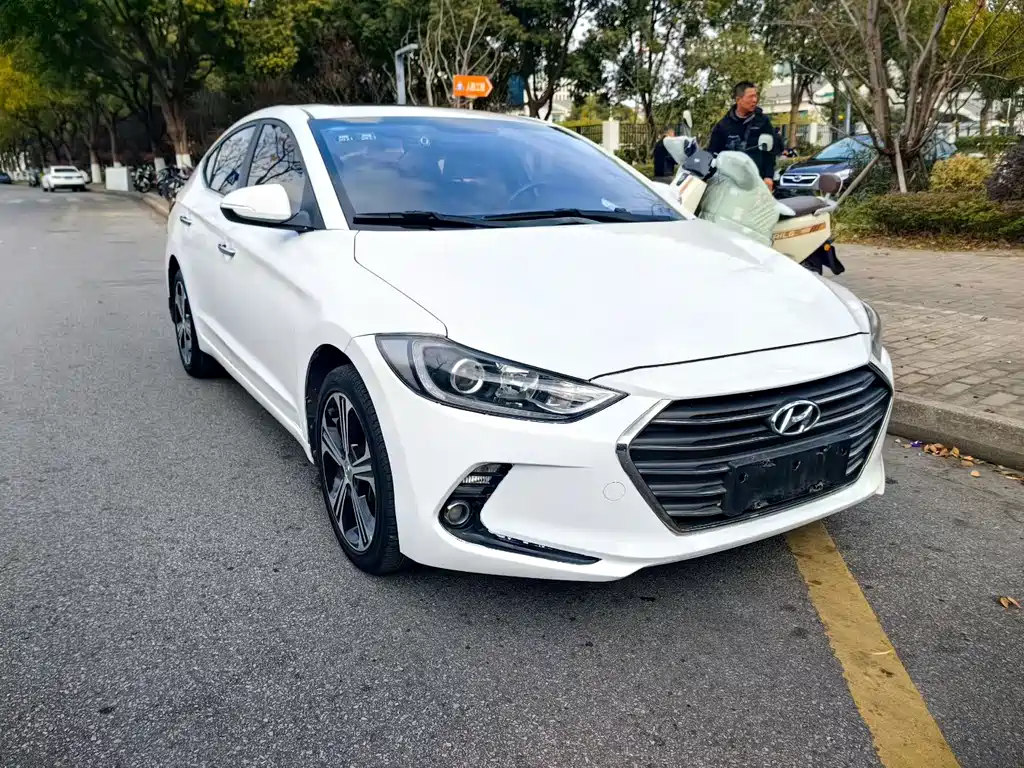 Hyundai Elantra 2019 — фото 3