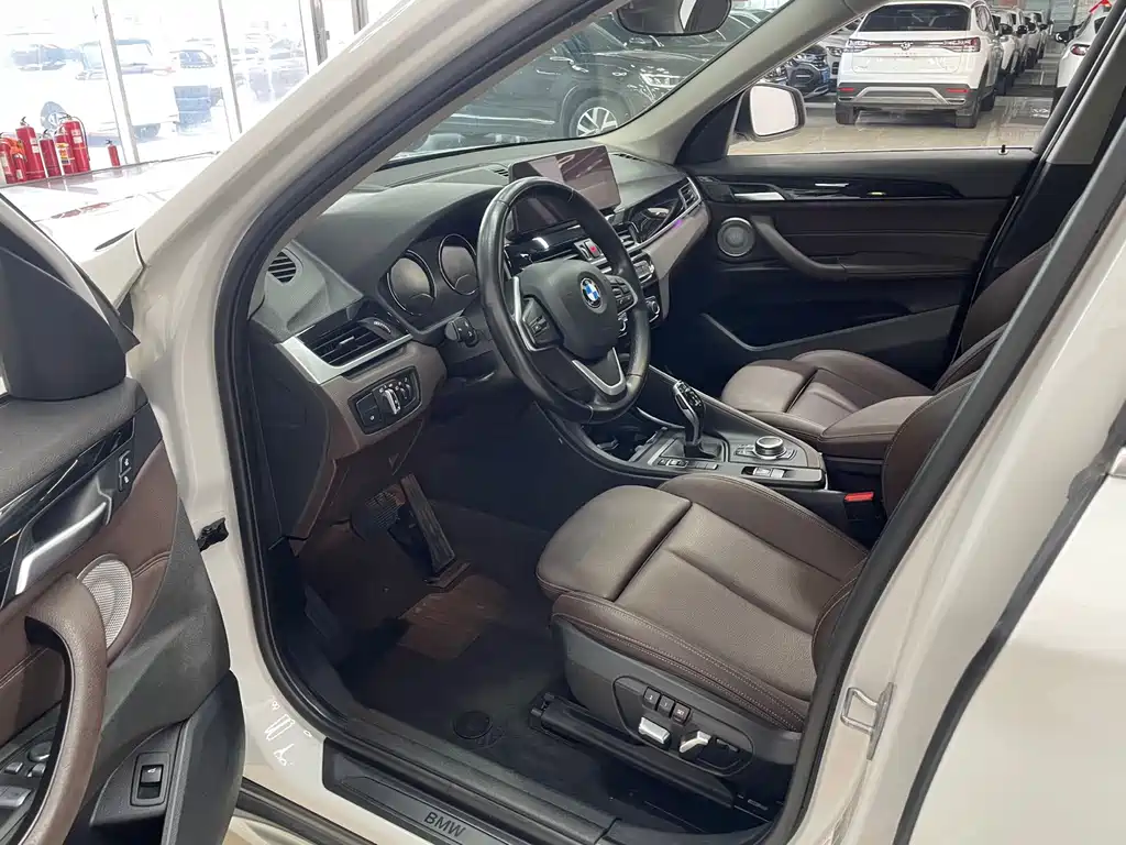 BMW X1 2022 — фото 8