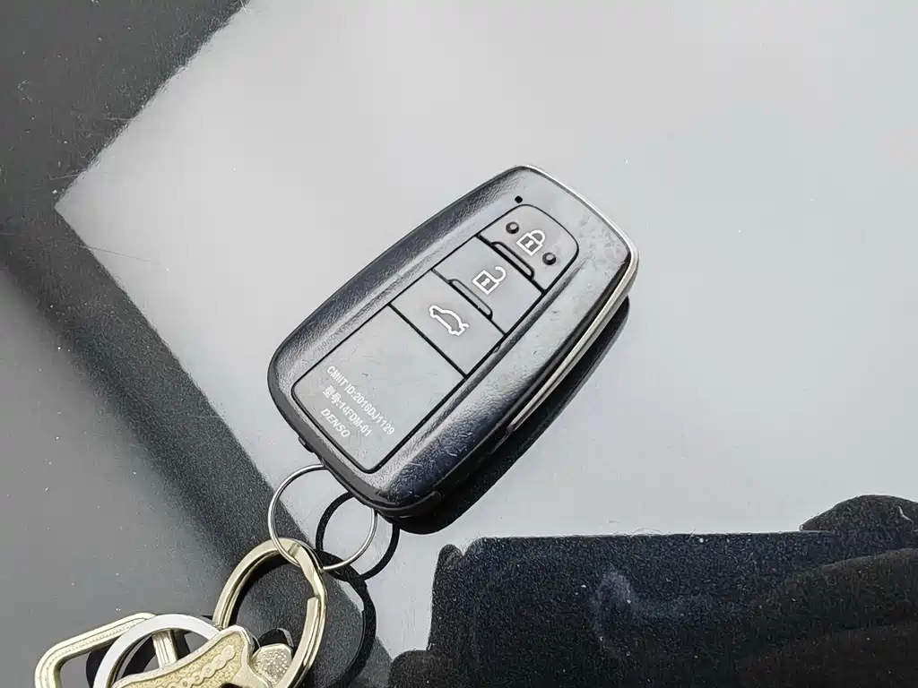 Toyota Camry 2018 — фото 20