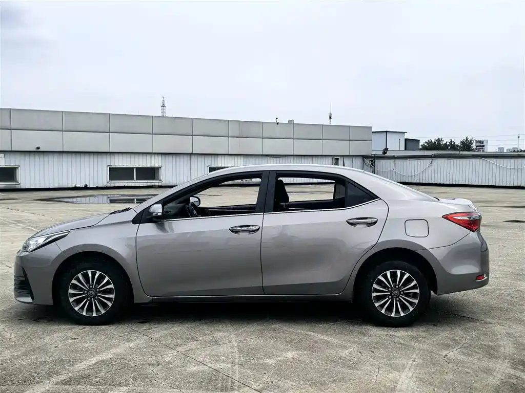 Toyota Corolla 2018 — фото 11