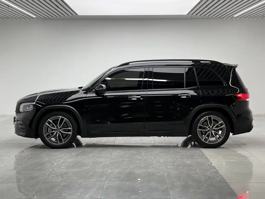 Mercedes-Benz GLB AMG 2022 — фото 9