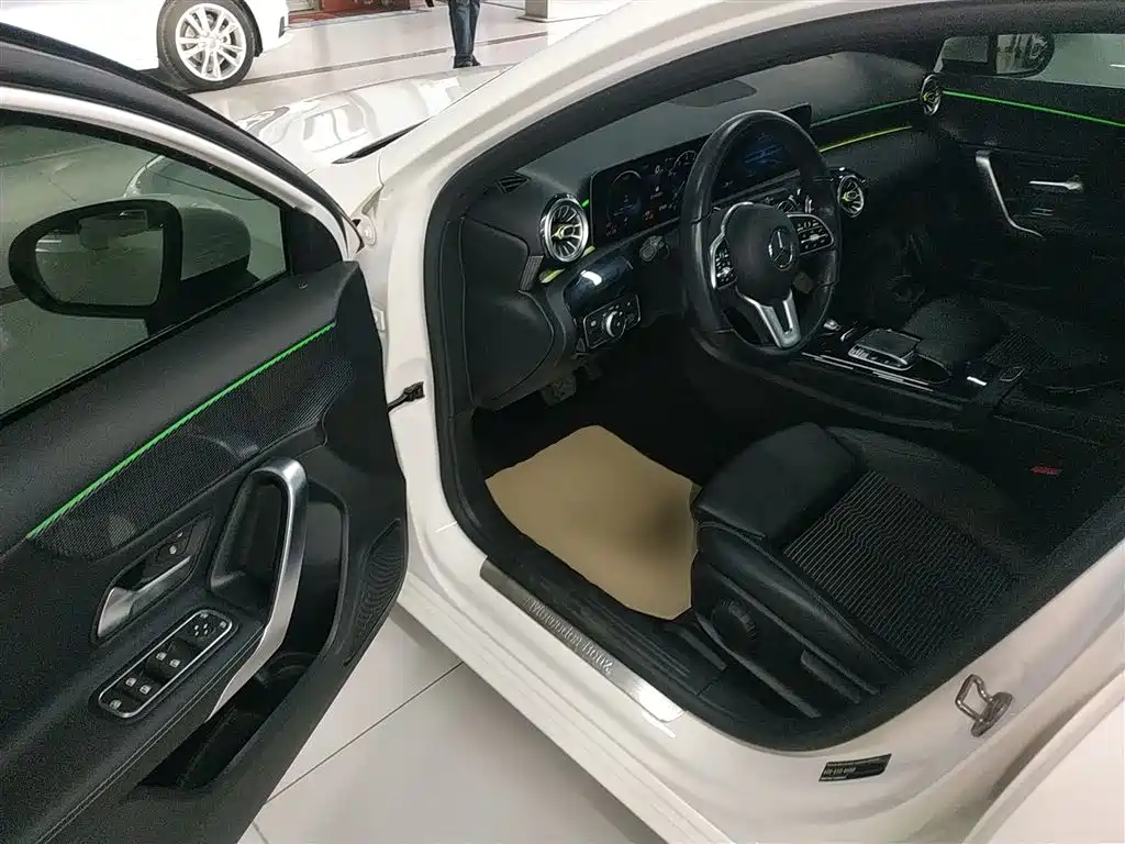 Mercedes-Benz A-Class 2020 — фото 13