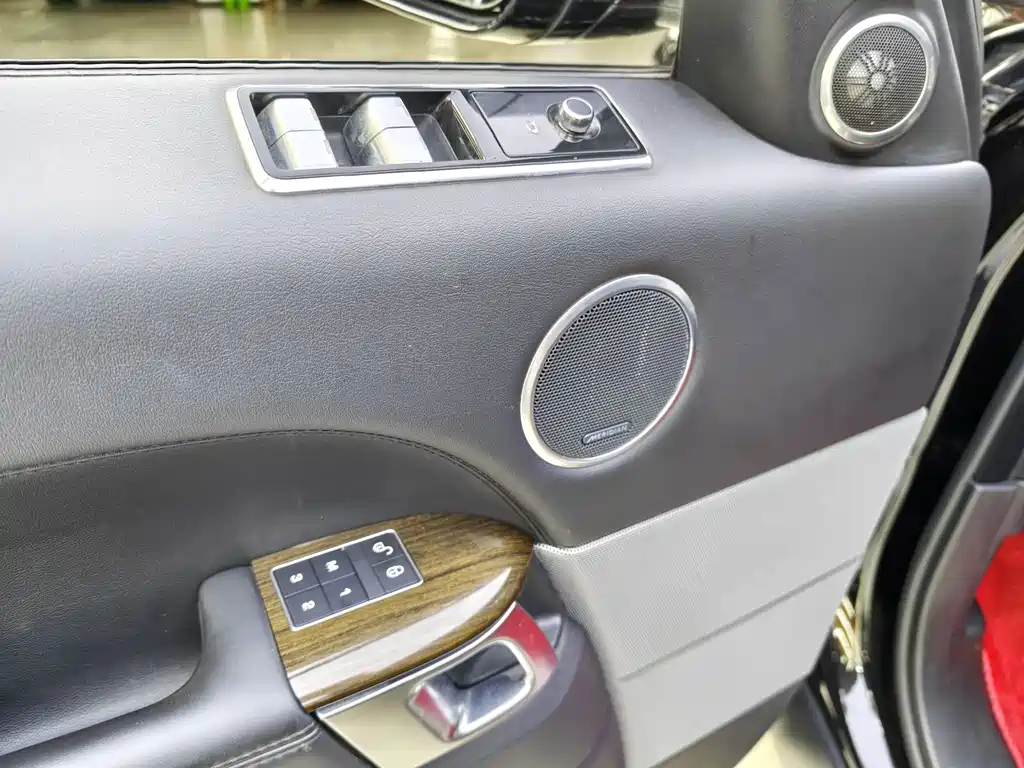Land Rover Range Rover Sport New Energy 2018 — фото 12