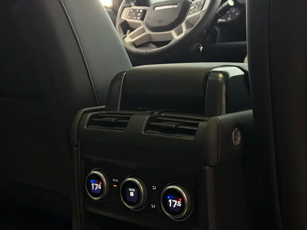 Land Rover Defender 2025 — фото 12