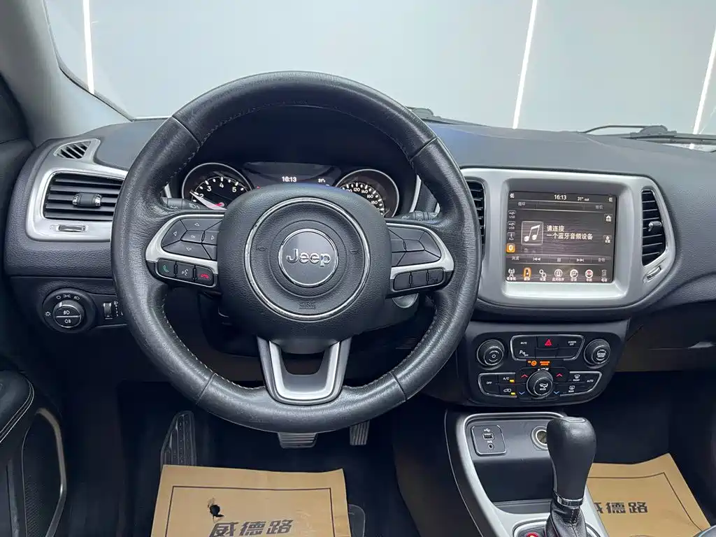 Jeep Compass 2018 — фото 27