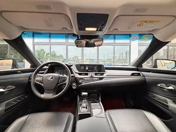 Lexus ES 2018