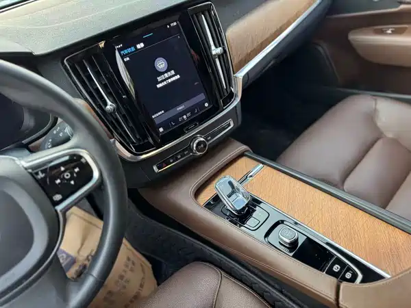 Volvo S90 2023