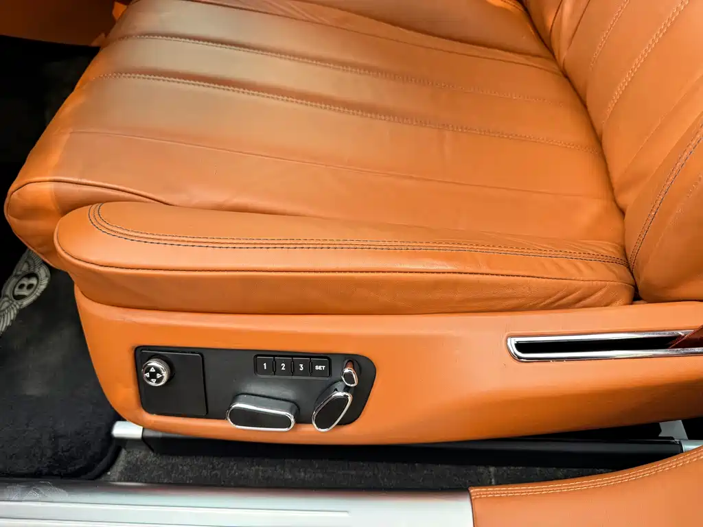 Bentley Flying Spur 2017 — фото 24