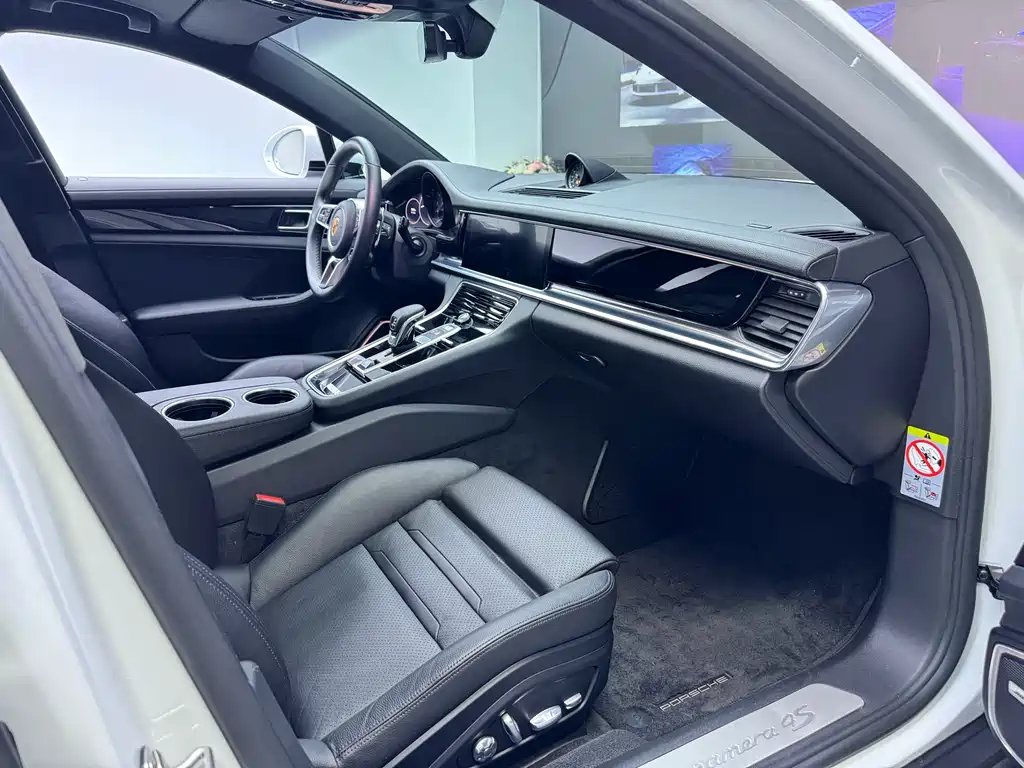 Porsche Panamera 2018 — фото 10