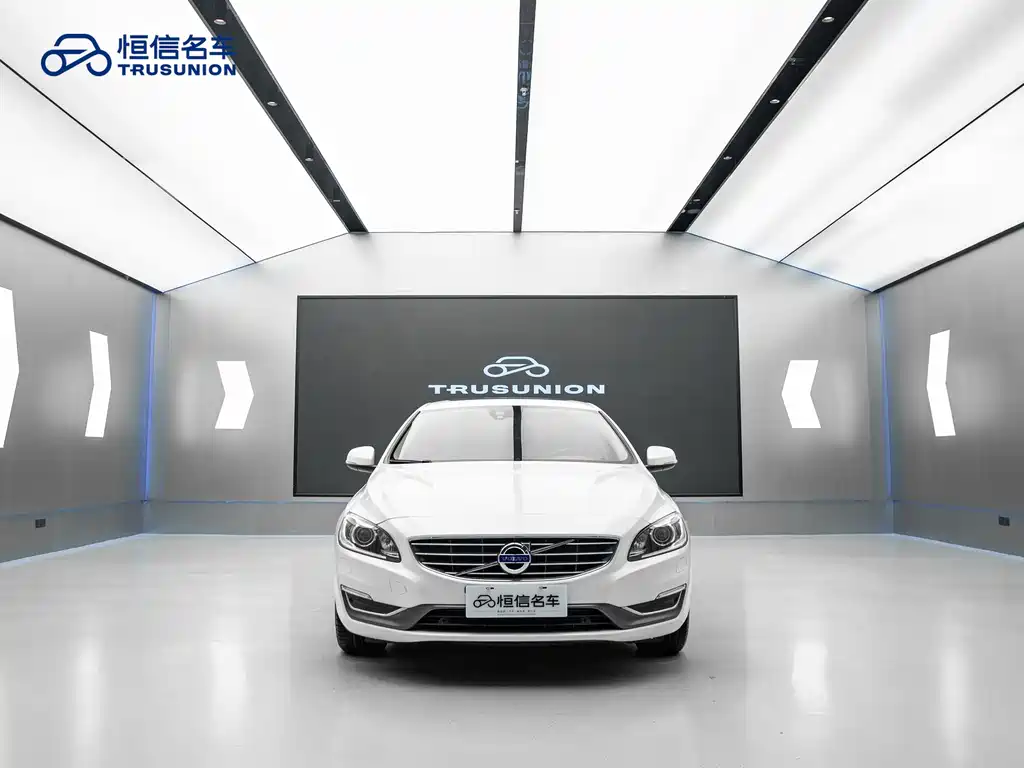 Volvo S60 2017 — фото 2