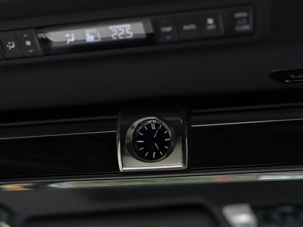 Lexus LM 2021 — фото 25